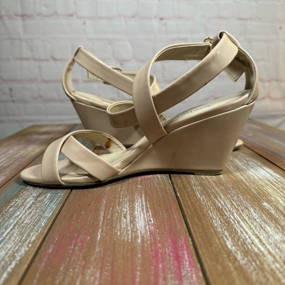 Cathy Jean Women’s Ankle Strap Open Toe Buckle  Ivory Size 6 Cream Color - Picture 3 of 13